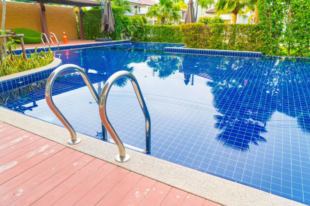 Streak-free pool glass surrounding a residential swimming pool